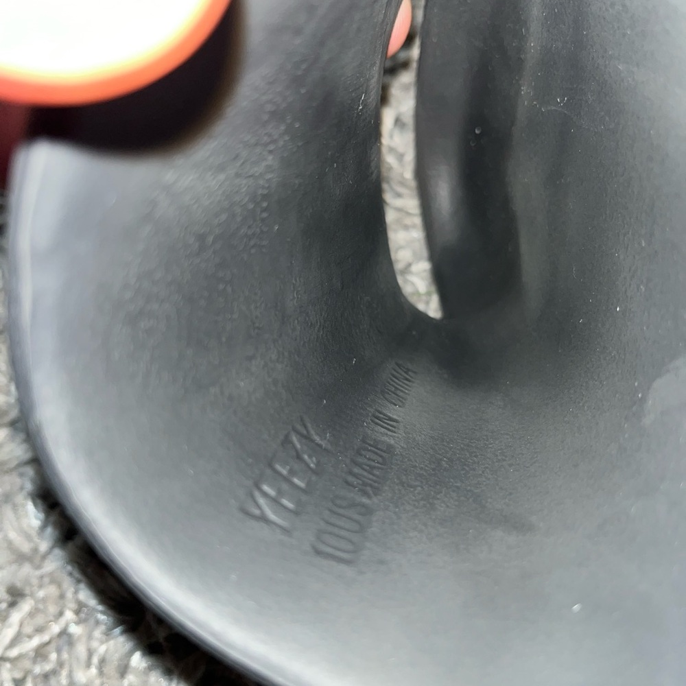 Yeezy slide onyx size 10 - Picture 8 of 13